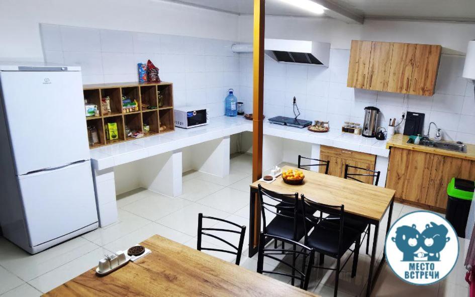 Место Встречи "Guest House Meeting Place" Bishkek Exteriör bild