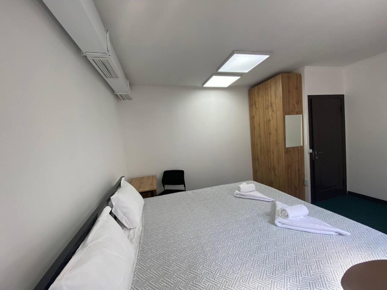 Место Встречи "Guest House Meeting Place" Bishkek Exteriör bild
